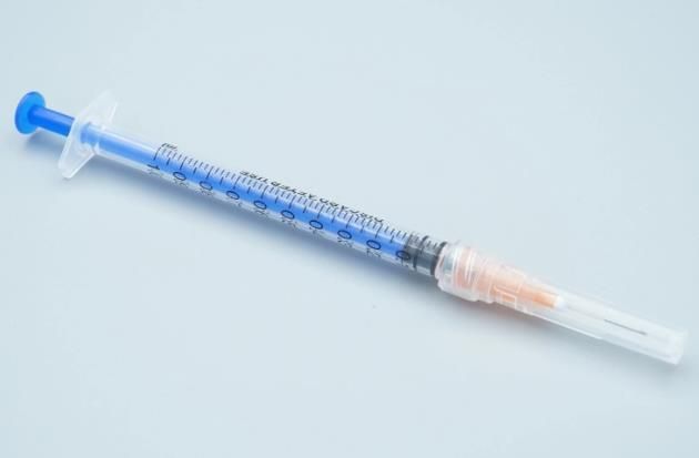 Low Dead Space 1ml Sterile Disposable Vaccine Syringe with Fixed Needle