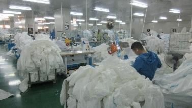 Hospital Doctor Uniforms Polypropylene Nonwoven and Polyethylene Disposable Medical Coverall