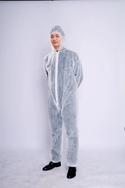 Disposable Yellow Isolation Gown with Elastic Wrists Universal Quantity