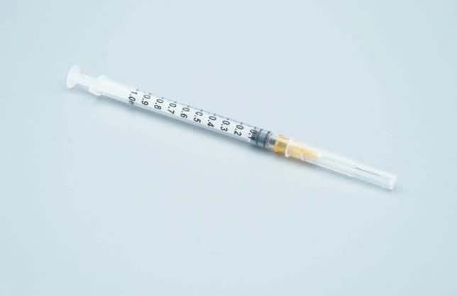 Low Dead Space 1ml Sterile Disposable Vaccine Syringe with Fixed Needle