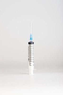 Disposable Luer Lock/Luer Slip Syringe Sterile Injection Plastic Syringesyringes with Needle Disposable Syringes
